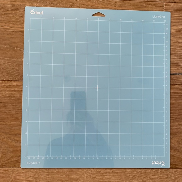 Cricut LightGrip mat 12x12, blue 12x12 mat - Picture 1 of 2